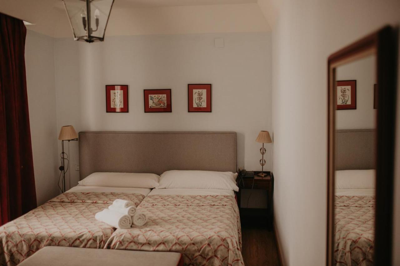 Hotel Posada De Valdezufre Aracena Exteriör bild